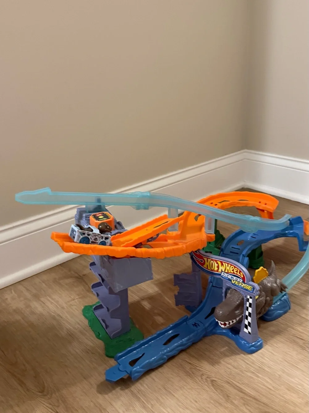 Hot Wheels RacerVerse Jurassic World Crash & Splash Track Set